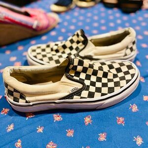 The original black n white checkered VANS worn w love. Size 8.5